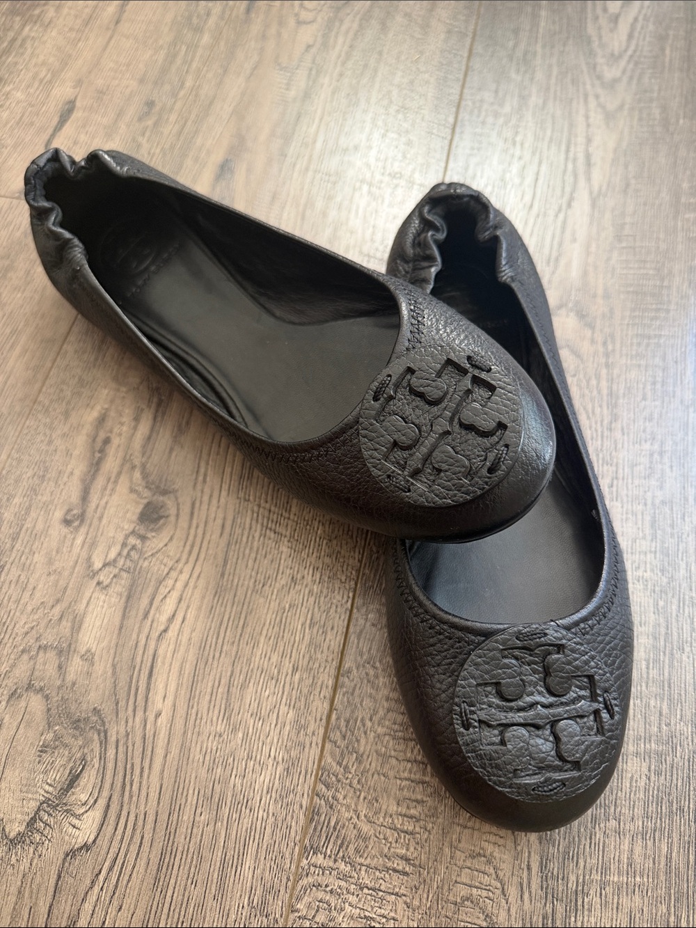 Tory Burch Black Leather Reva Travel Ballet Flats with Tory Brunch Medallion